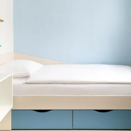 Youthments - Student Apart Otel *